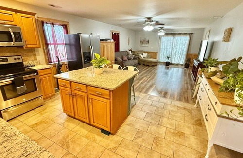 Bendena House | Waterfront 3bd House w/Sunset View & Fenced Yard