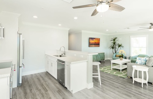 Meadows Condo | Waterfront 4 Bed, 4-Bath Condo @ Bayfront Suites & Marina