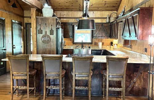 Broken Bow Cabin | Waterfront 4 bedroom Cabin with Outdoor Amenities