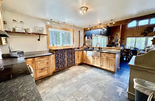 Meredith House | Waterfront 4BR Luxe~Transport Available~Sleeps 10