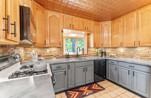 Lake George House | Waterfront 5 BR Home with Dock Slip