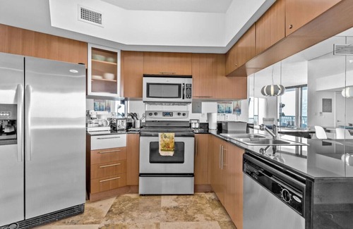 Edgewater Apartment | Waterfront | 50 Floor | Gym+WiFi | 10 min Wynwood