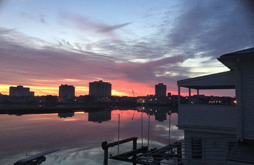 Ventnor City Apartment | Waterfront apartment with sunrise views