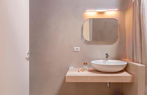 Venezia Nuova Apartment | Waterfront balcony I Grani 5 Resort Grand Suite