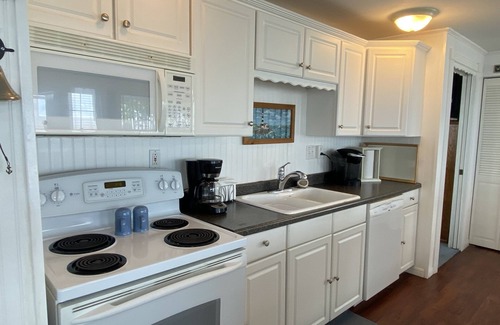 Dickinson House | Waterfront Bay House with Elevator, 350' Lighted Fishing Pier with Boat Lift.