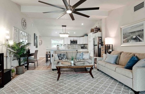 Englewood Villa | Waterfront Bella Vista, pool & near beach