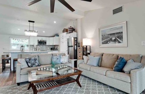 Englewood Villa | Waterfront Bella Vista, pool & near beach