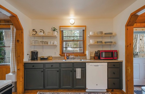Corinth Cabin | Waterfront Birch Cabin near Saratoga, Lake George