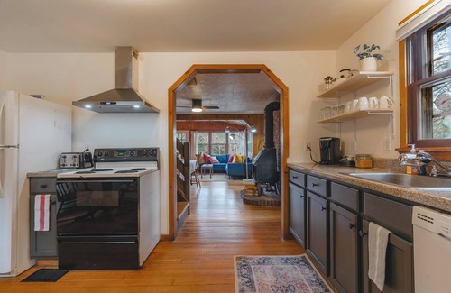 Corinth Cabin | Waterfront Birch Cabin near Saratoga, Lake George