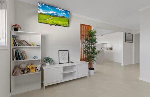 Buff Point House | Waterfront Bliss Stunning Views with Kayaks