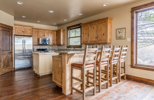 West Yellowstone House | Waterfront cabin on Hebgen Lake, near fishing/boating & Yellowstone