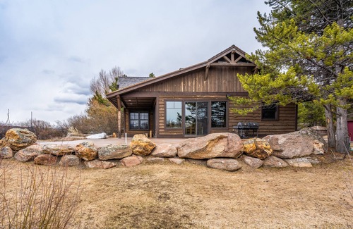 West Yellowstone House | Waterfront cabin on Hebgen Lake, near fishing/boating & Yellowstone