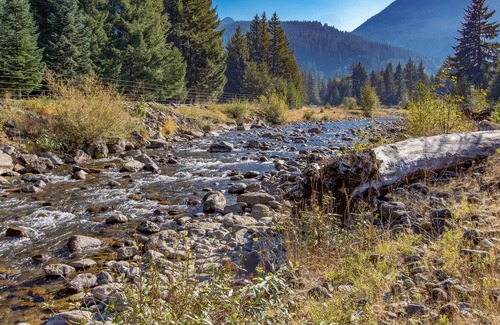 Randle Cabin | Waterfront Cabin at White Pass, Mt. Rainier