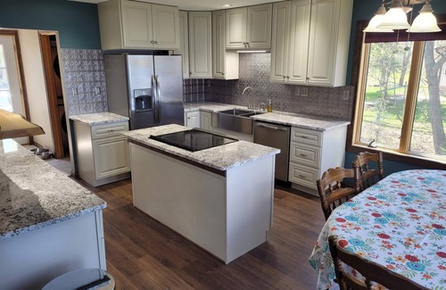 Hillman Cabin | Waterfront Cabin on Beautiful Peavy Lake! Sandy Beach with Crystal Clear Waters!