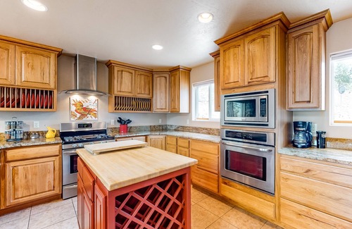 Coeur d'Alene House | Waterfront Cabin W/Two Decks, Gourmet Kitchen, Free WiFi, & Lake Access