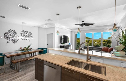 Merritt Island Condo | Waterfront Captain's Stateroom: Views, Pool & Hot Tub!