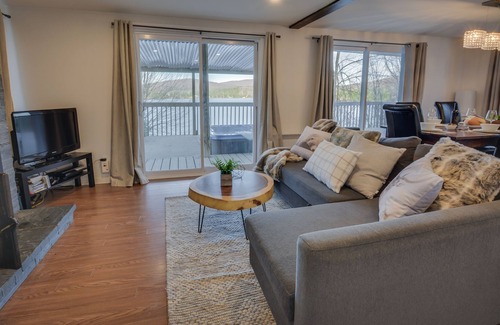 Lac-Superieur Ski Chalet | Waterfront Chalet 3b+1b Ski+Spa+Fireplace+Wifi near Mont-Tremblant !