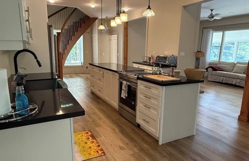 Muskoka Lakes Cottage | Waterfront Charming Muskoka Cottage