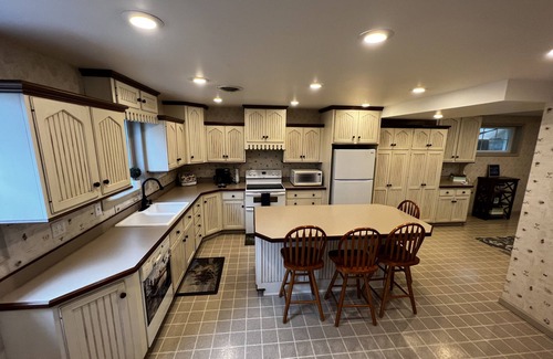 Hiwassee House | Waterfront Claytor Escape Lodge -Stunning Views