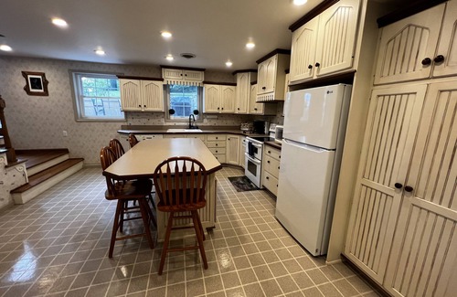 Hiwassee House | Waterfront Claytor Escape Lodge -Stunning Views