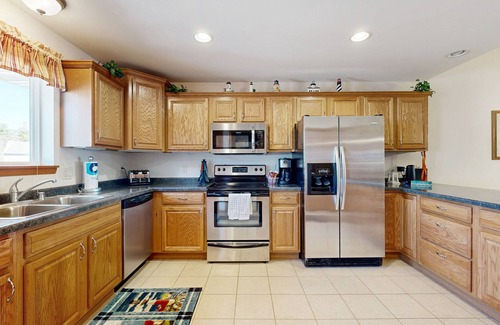 Lake Delton House | Waterfront condo with shared pools, hot tubs, beach, lake access, WiFi & A/C