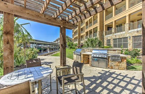 Horseshoe Bay House | Waterfront Condo for 4 with Resort Pool & Lake View