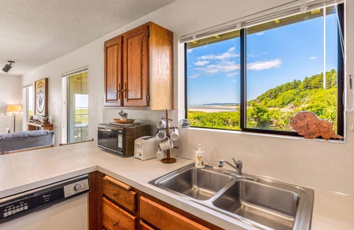 Moclips Condo | Waterfront Condo right on the Pacific Ocean