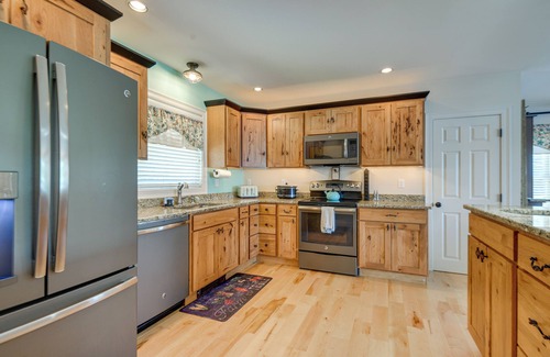 Silver Lake Condo | Waterfront Conway Area Condo: Walk to Beach!