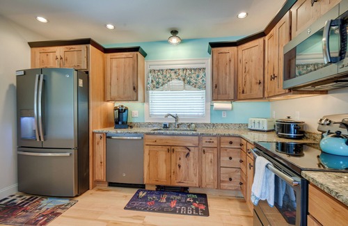 Silver Lake Condo | Waterfront Conway Area Condo: Walk to Beach!