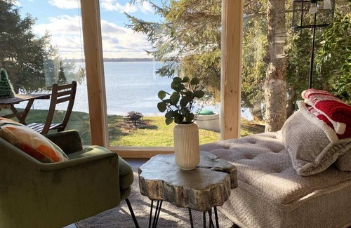 Kawartha Lakes Cottage | Waterfront Cottage at North Shore of Lake Scugog