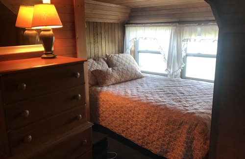 Alanson Cottage | Waterfront Cottage on Burt Lake