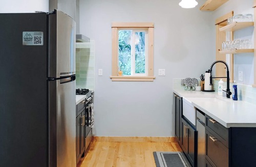 Ismailof Island Villa | Waterfront Cottage on Kachemak Bay with Breathtaking View