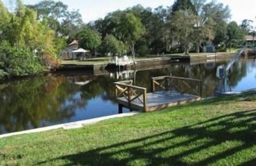 Tampa House | Waterfront Cottage on Rocky Creek