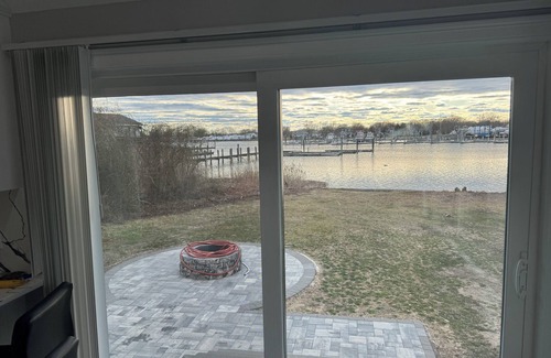 Warwick Cottage | Waterfront cottage on Warwick Cove.