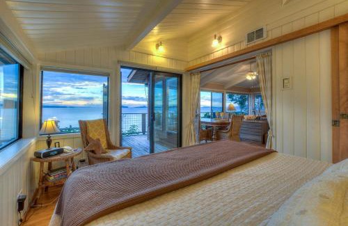 Deer Harbor House | Waterfront Cottage Rental with Spectacular Sunset Views on Orcas Island, Washington