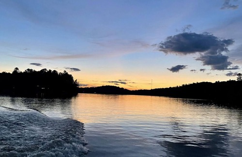 Windermere House | Waterfront Cottage with 11/10 Views on 3 Mile Lake