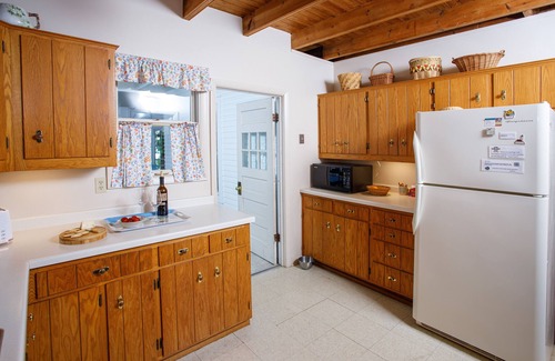Idlewild Cottage | Waterfront, Dog Friendly home near Sherwood Point Lighthouse