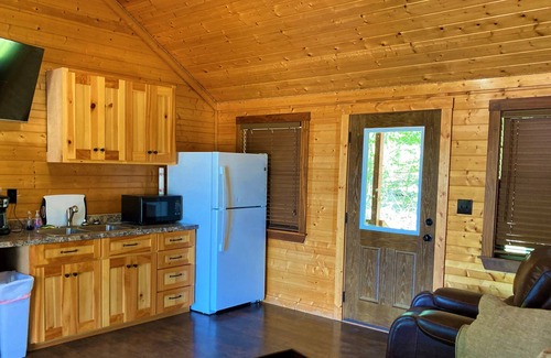 Trinity Cabin | Waterfront Dual-Master Suite cabin