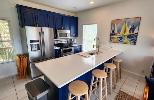 Plantation Cottage | Waterfront! Easy Beach Access - 2 FREE BIKE RENTALS INCLUDED WITH YOUR STAY!