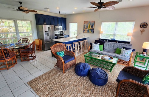 Plantation Cottage | Waterfront! Easy Beach Access - 2 FREE BIKE RENTALS INCLUDED WITH YOUR STAY!