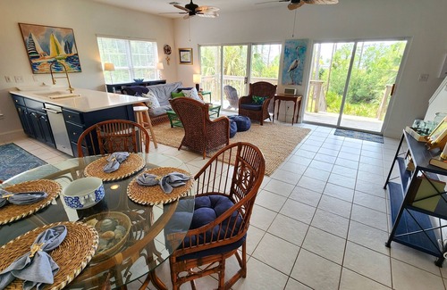 Plantation Cottage | Waterfront! Easy Beach Access - 2 FREE BIKE RENTALS INCLUDED WITH YOUR STAY!