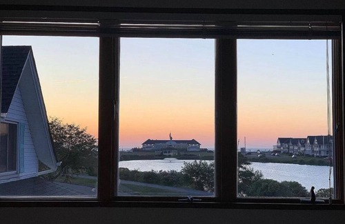 Wall House | Waterfront: Enjoy Ocean Views on The Silver Lake: DISCOUNTS FOR LONGER STAY!