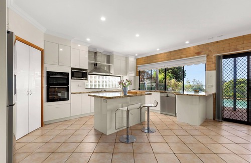 Redland Bay House | Waterfront Entire Luxury House with Bay View and Pool