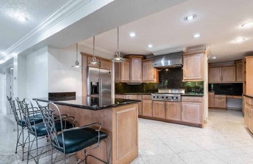 Shady Banks House | Waterfront Estate with 7 bedrooms and WiFi, Pool on New River in Fort Lauderdale