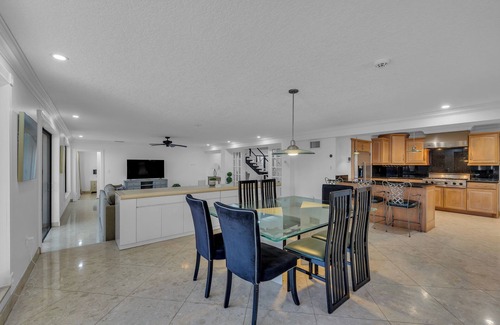 Shady Banks House | Waterfront Estate with 7 bedrooms and WiFi, Pool on New River in Fort Lauderdale