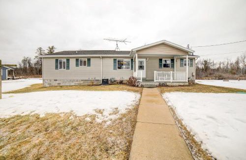 Paris House | Waterfront Evart House on Chippewa Lake Channel