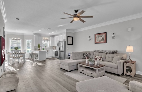 Starkville House | Waterfront Family-Friendly 4BR Home | Close to MSU & Downtown