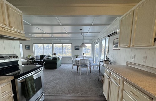 Union House | Waterfront family home w/ private beach, cozy woodstove, kayak. Dog-friendly!