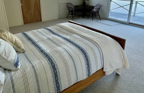 Union House | Waterfront family home w/ private beach, cozy woodstove, kayak. Dog-friendly!