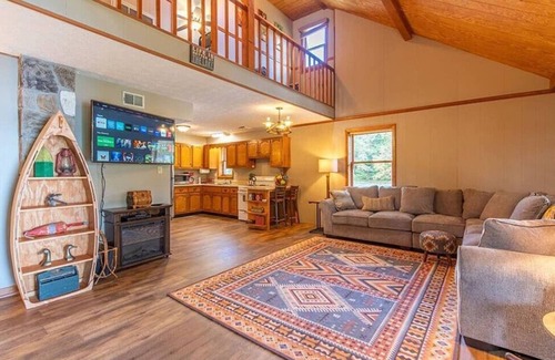 Rutledge Cabin | Waterfront Getaway | Firepit, Dock & Fishing
